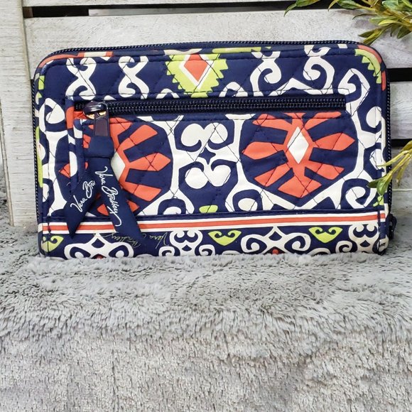 Vera Bradley Handbags - EUC Vera Bradley Turnlock Wallet
